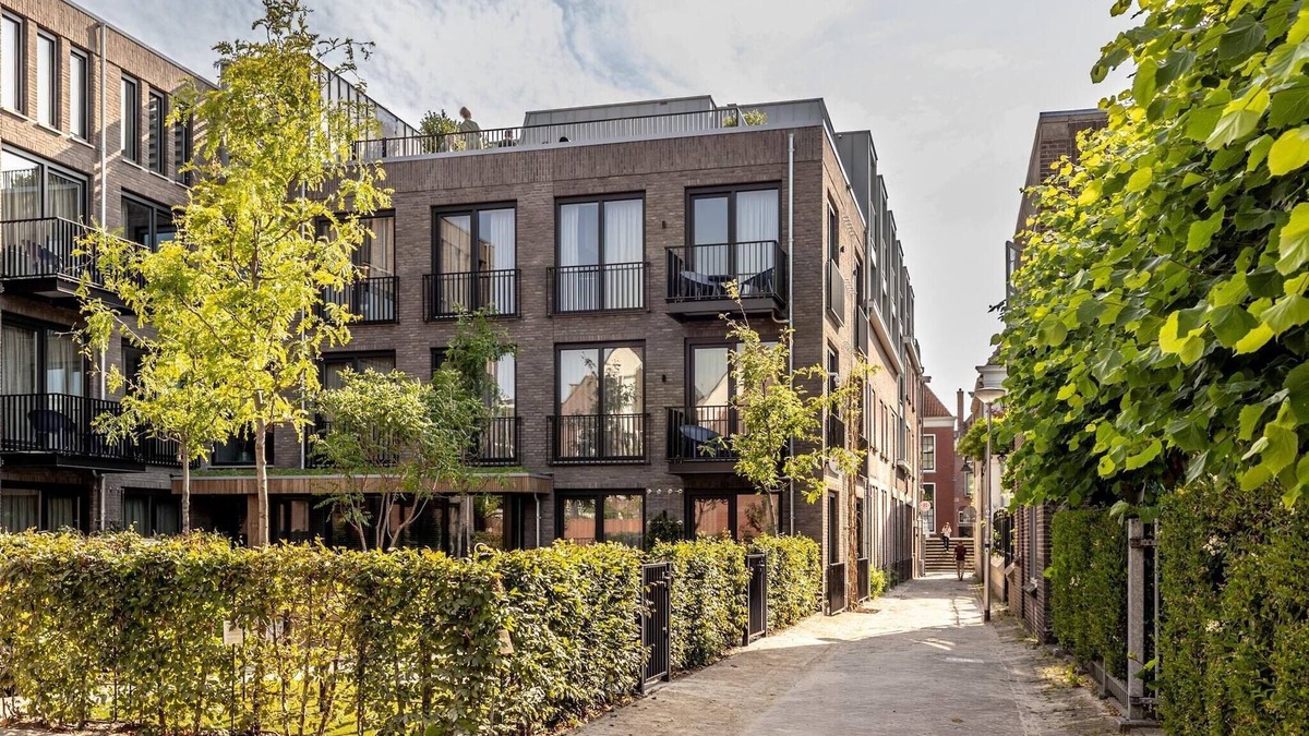 Delft Apartment | 2-bedroom apartment with canal view.