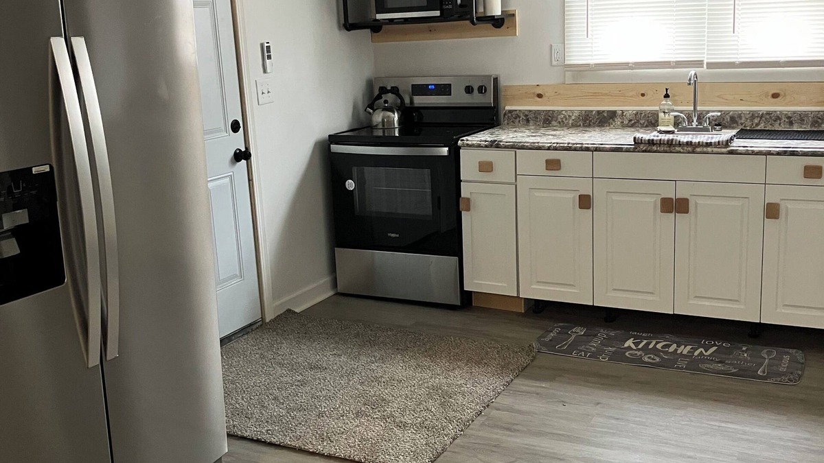 Cambridge Apartment | 2-bedroom apt in Cambridge close to i70/77 & walking distance to downtown