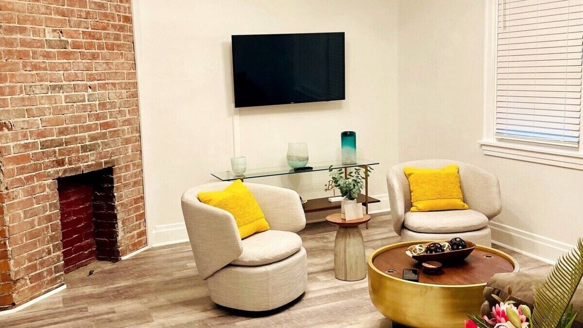 Brighton Heights Apartment | 2 Bedroom Apt. - Stylish, Modern, and Convenient!