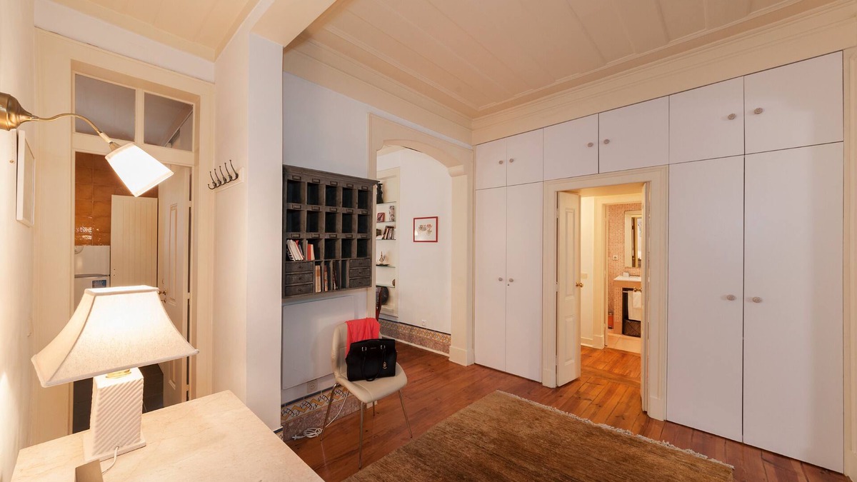 Sao Jose Apartment | 2 BEDROOM APT WITH PATIO NEXT TO LIBERDADE AVENUE
