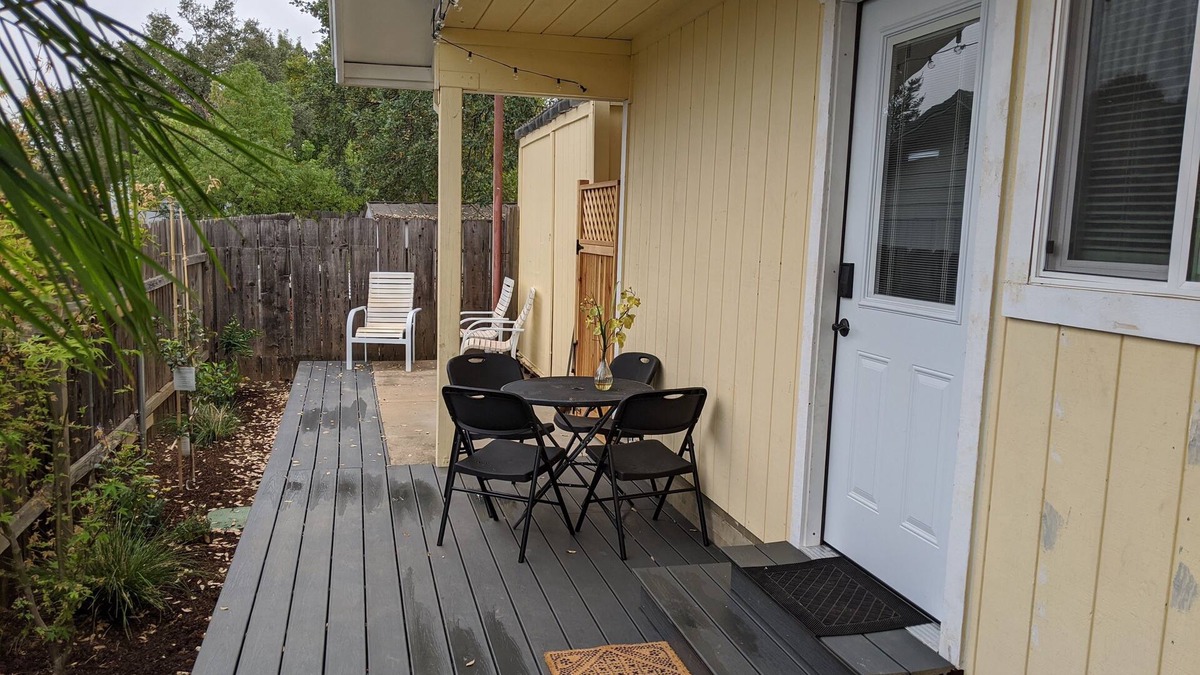Columbia House | 2 bedroom aptmnt near Bethel/I5