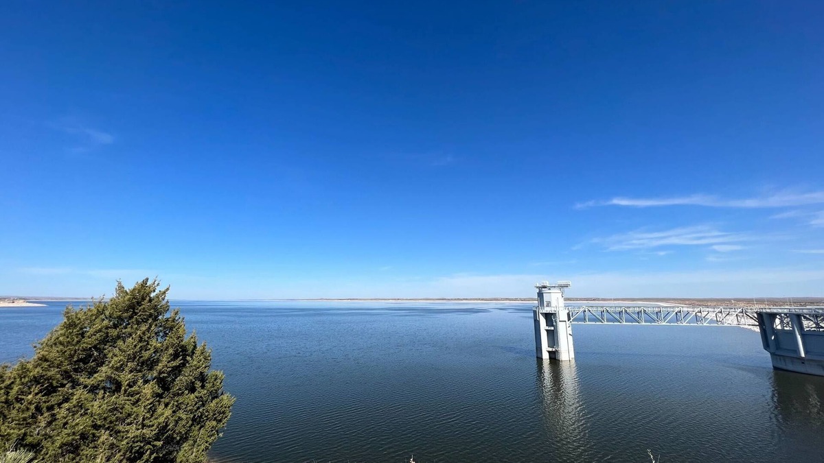 Lemoyne Resort | 2-bedroom at resort on LAKE MCCONAUGHEY neighboring restaurant & bar