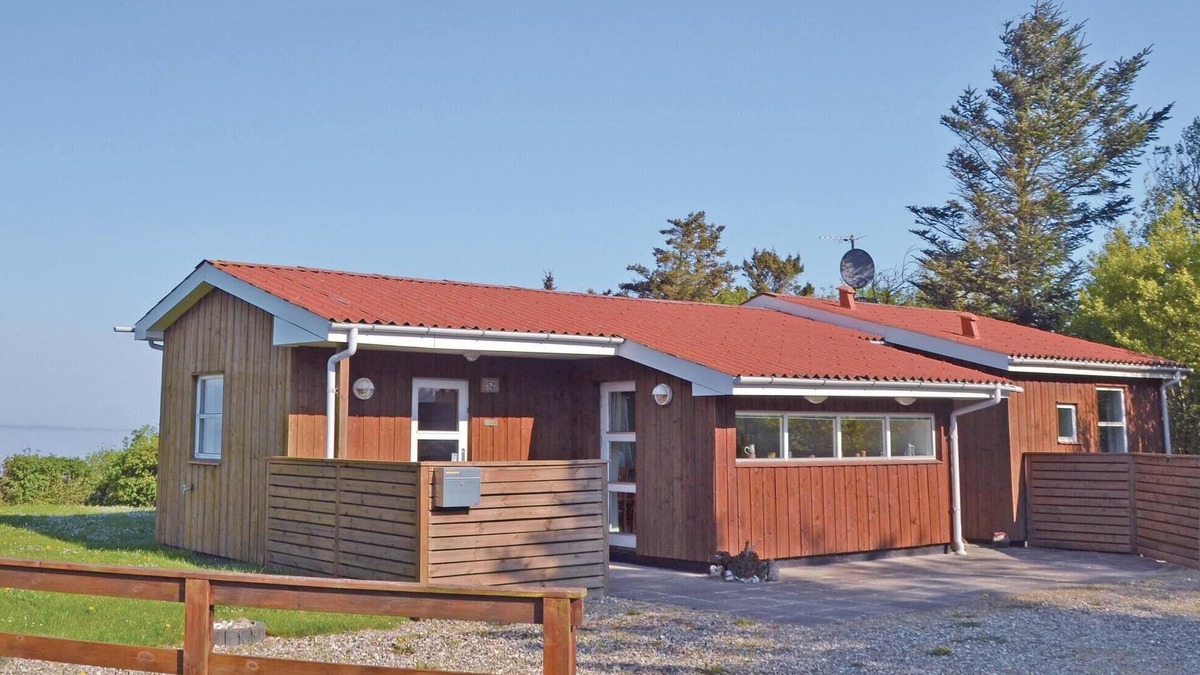 Logstor House | 2 bedroom awesome home in Løgstør