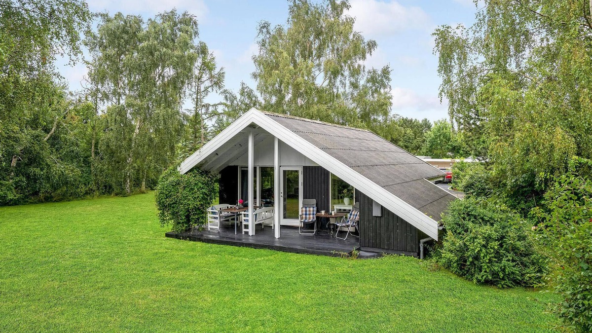 Næsby Strand House | 2 bedroom awesome home in Nakskov