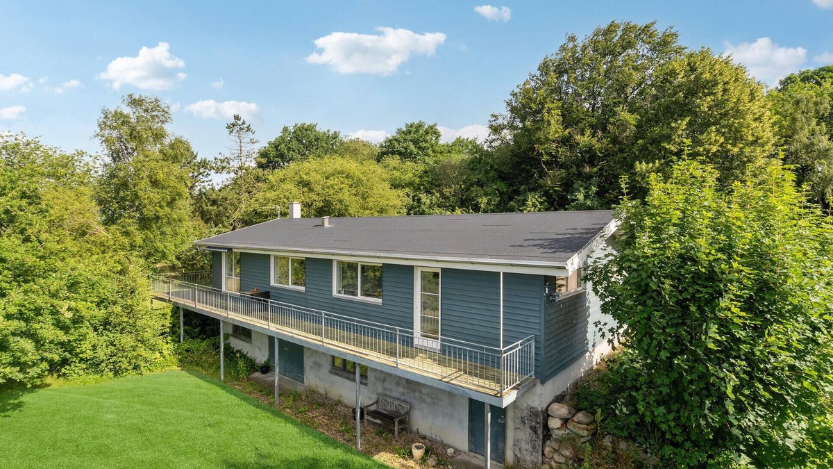 Give House | 2 bedroom awesome home in Give
