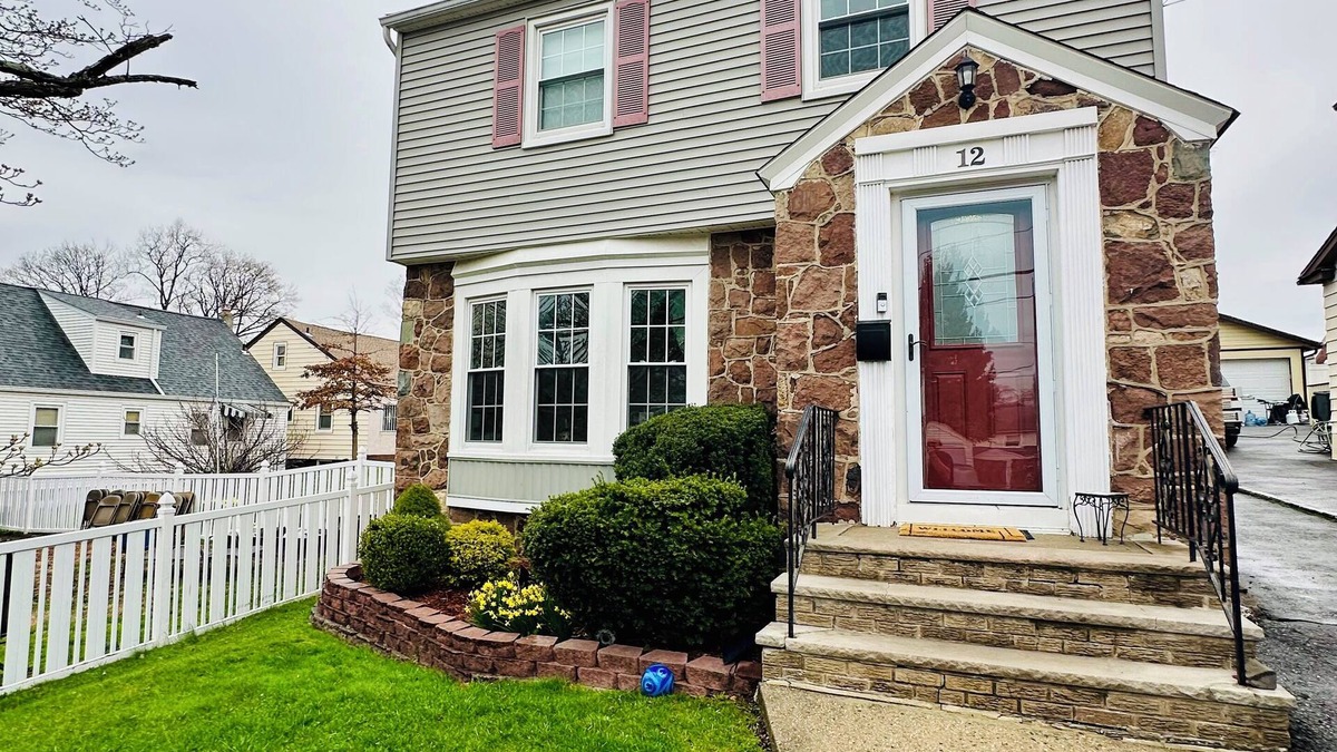 Belleville House | 2-bedroom basement apartment in welcoming Belleville with WiFi, AC