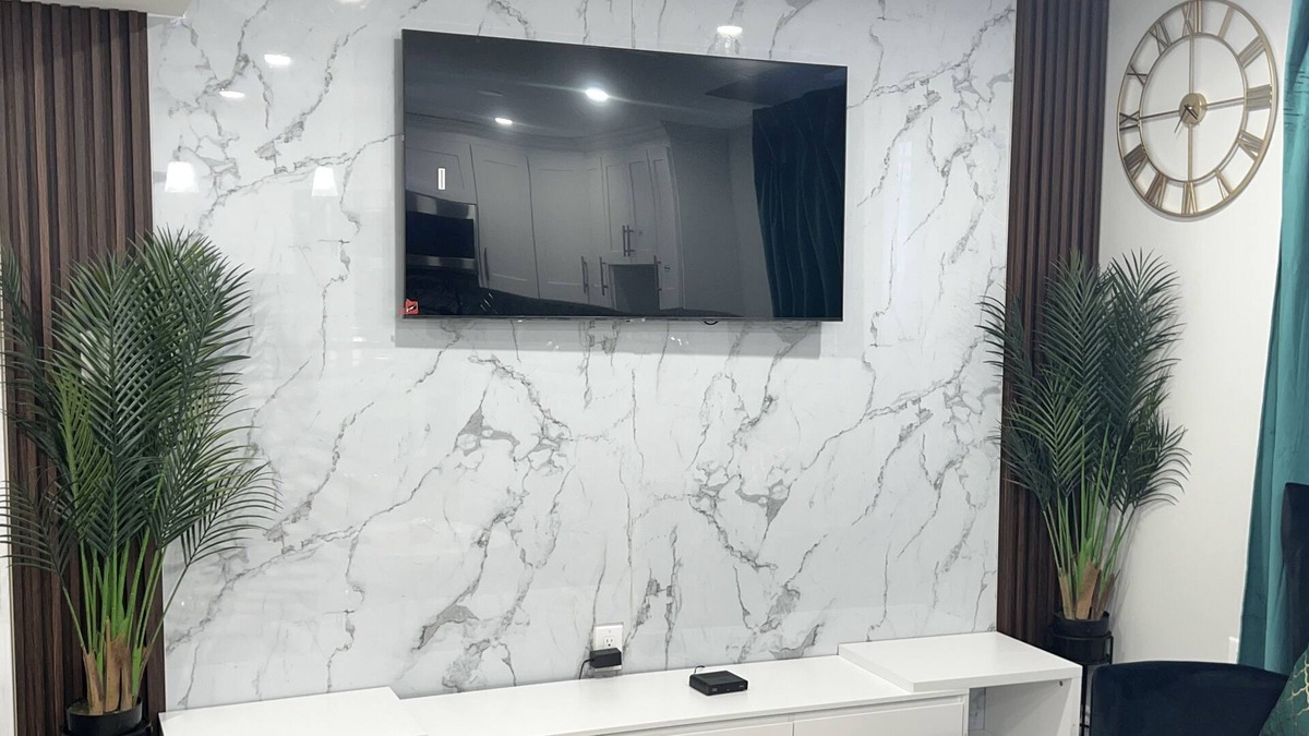 Brampton Apartment | 2 Bedroom Basement Apartment with Seperate Entrance. Free Wifi & Parking.