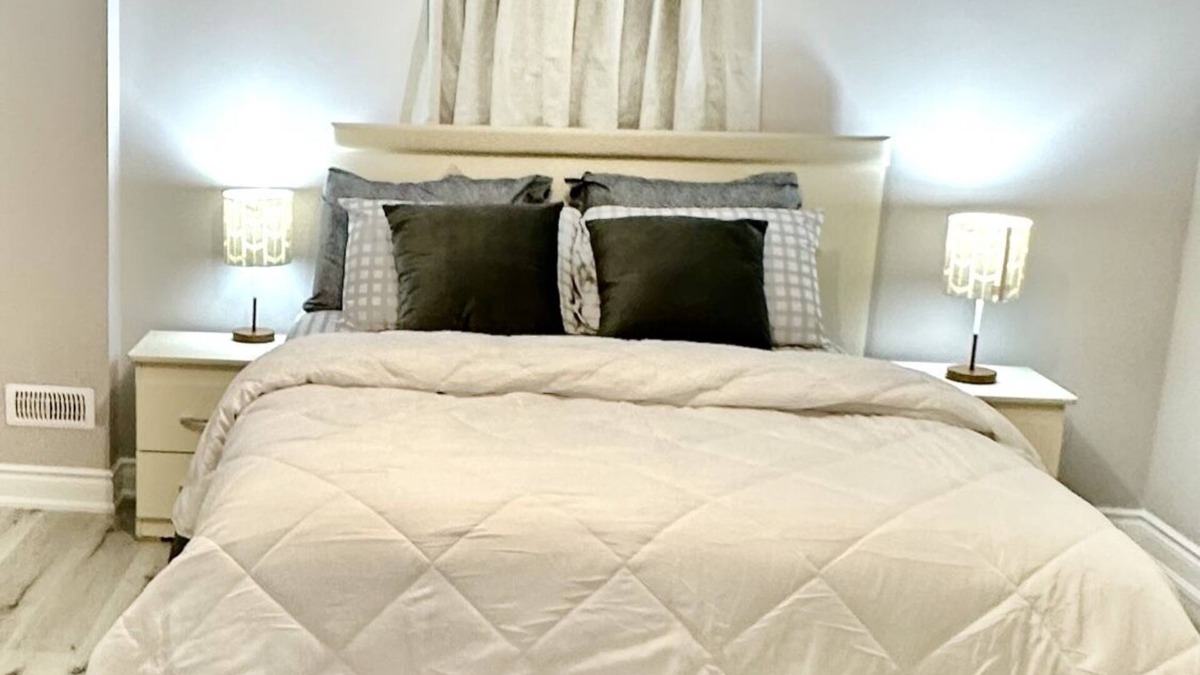 Innisfil Apartment | 2 Bedroom Basement With Separate Entrance Family-friendly