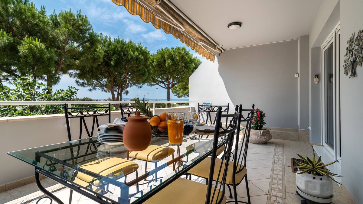 Znjan Apartment | 2 bedroom beach apartment with two terraces facing the most beautiful beach