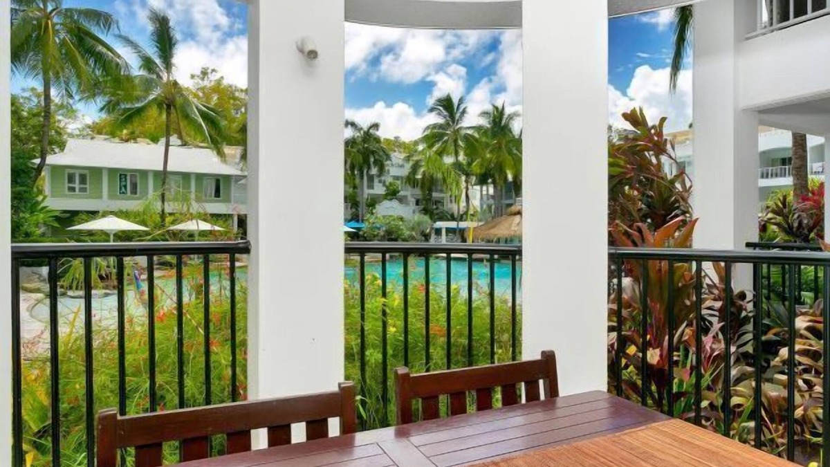 Palm Cove Apartment | 2 Bedroom Beach Club Lagoon Apartment Palm Cove