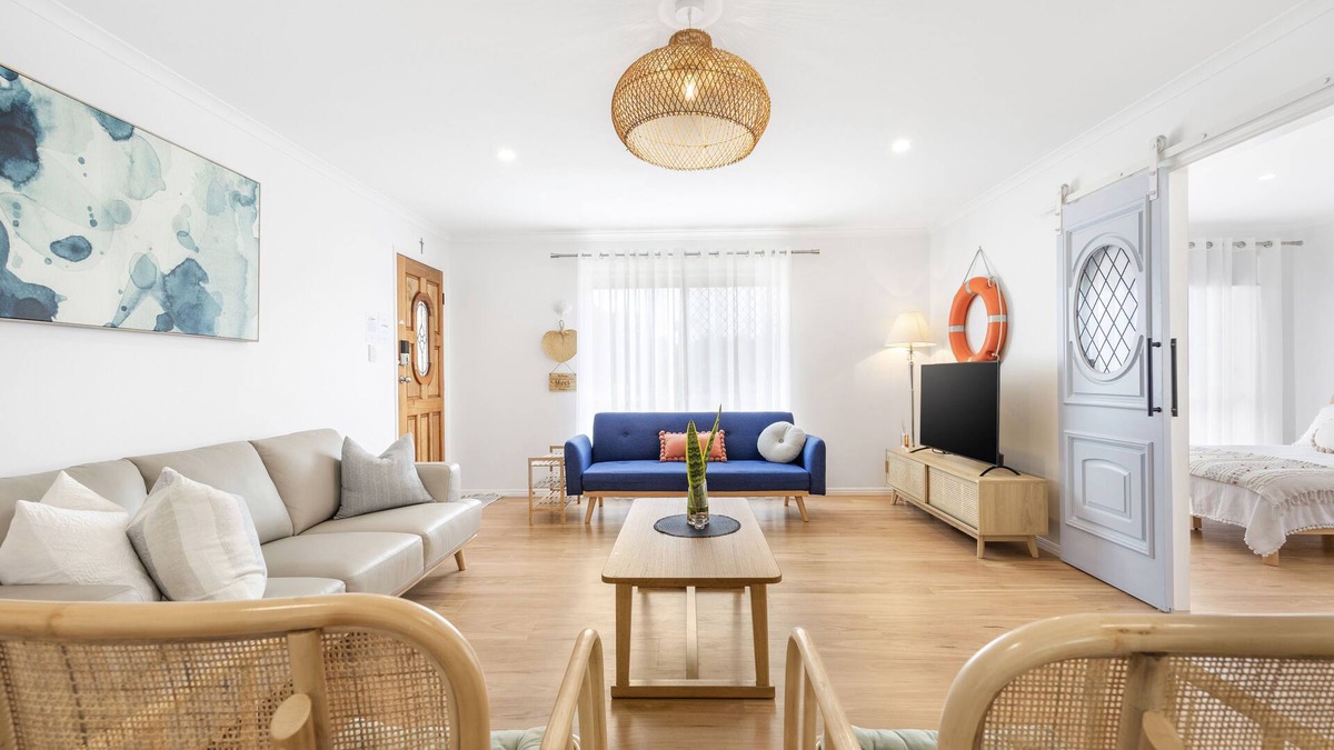 Pialba House | 2 Bedroom Beach Home Hervey Bay & New Fit Out