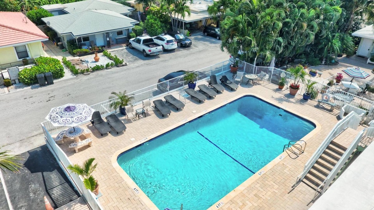 Ocean Ridge Apartment | 2 bedroom Beach House with a large pool 600 ft from the beach