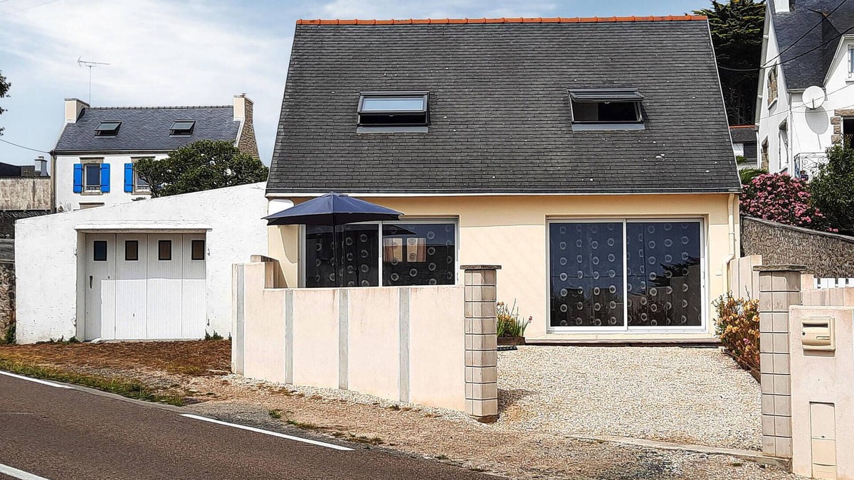 Plogoff House | 2 bedroom beautiful home in Plogoff