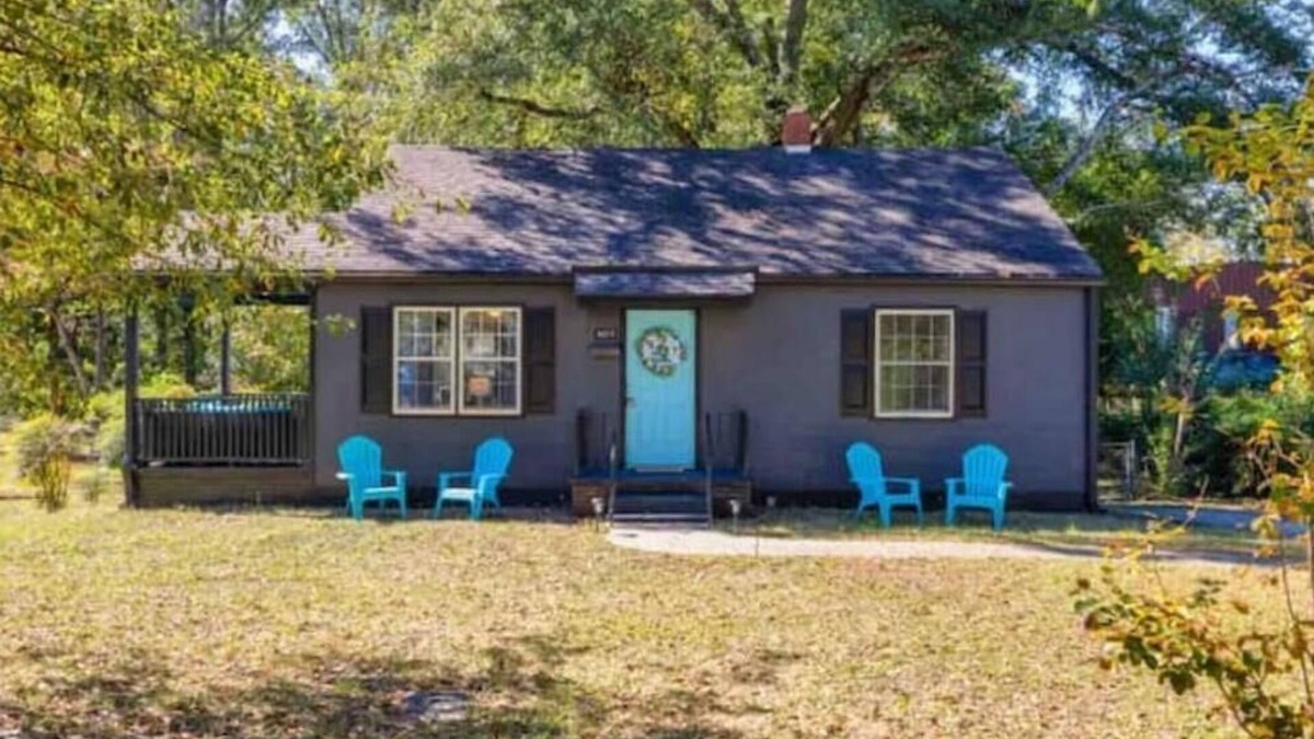 Covington House | 2 bedroom beauty with patio and yard, next to legion field
