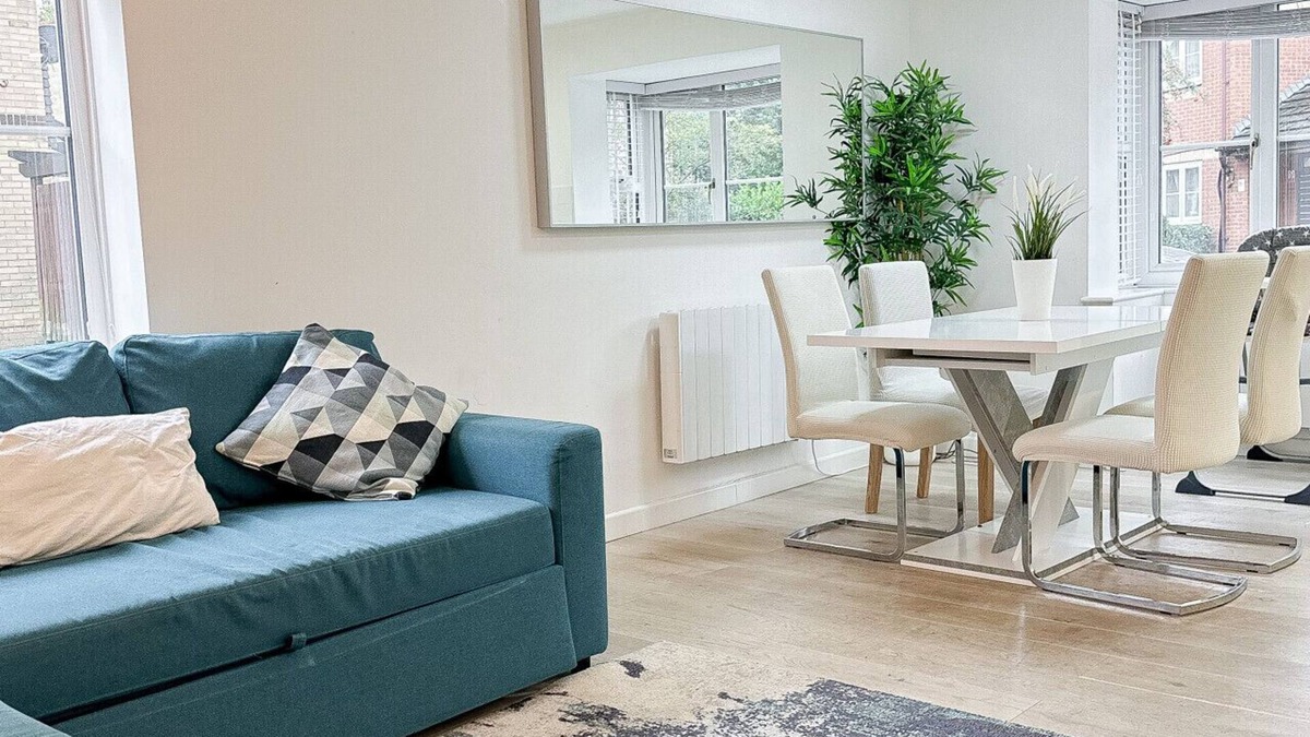 South Bermondsey Apartment | 2-bedroom bedroom unit. With Free Parking