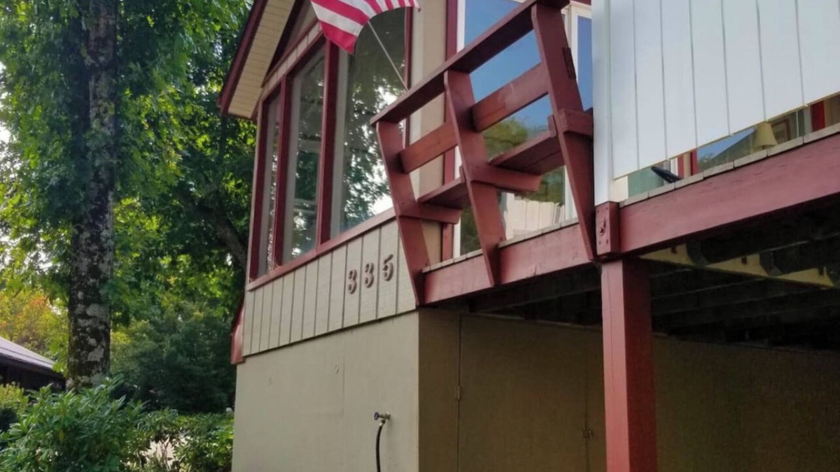 Pineola Cabin | 2 bedroom cabin in Linville Land Harbor- close to Beech and Sugar Mtn.!