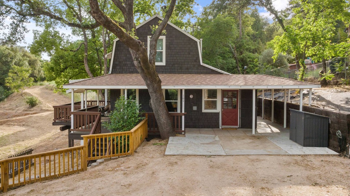 Auburn Cabin | 2 Bedroom Cabin in the Woods
