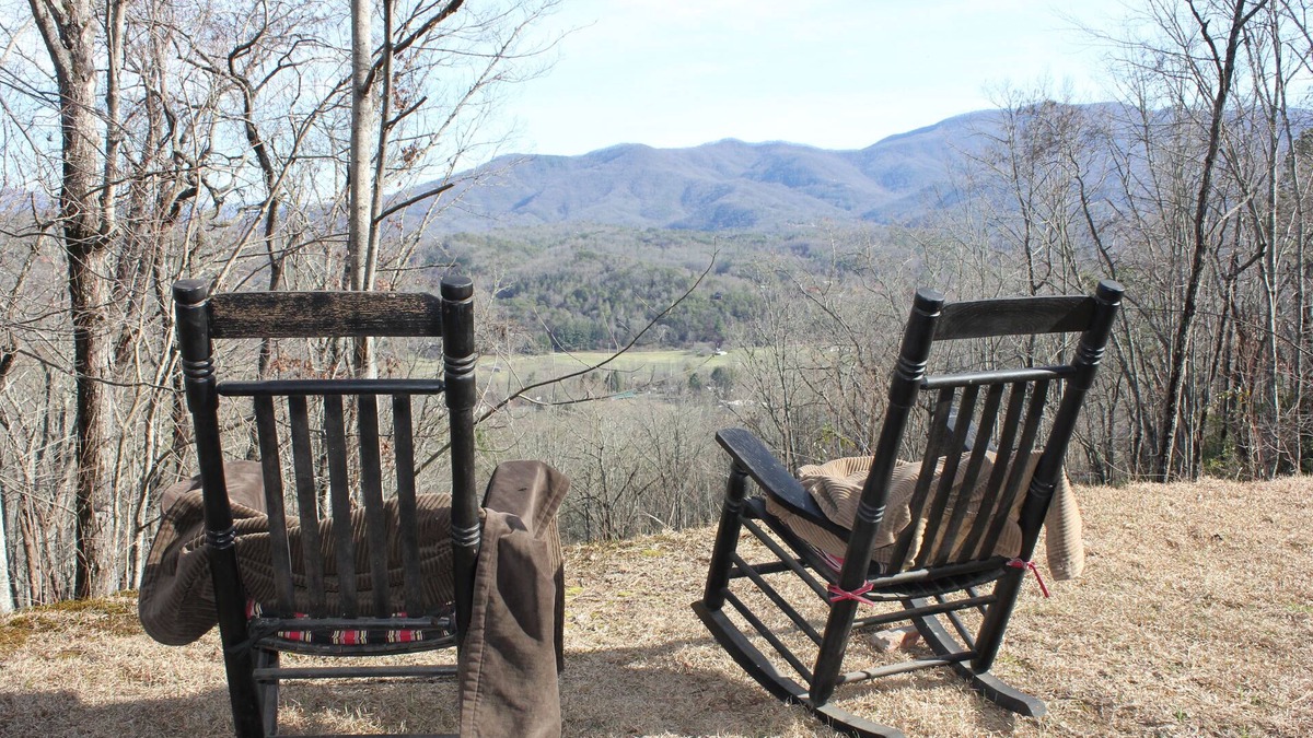 Bryson City Cabin | 2-bedroom cabin just 13 minutes from Great Smoky Mountains National Park