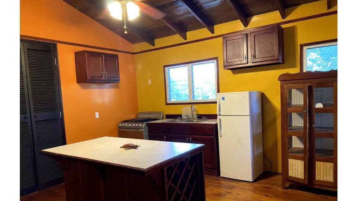 Corozal Cabin | 2-bedroom Cabin located midway between Corozal Town and Consejo