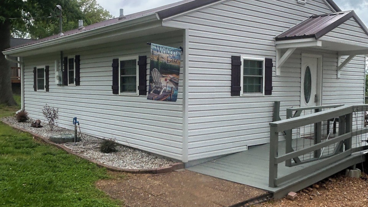 Benton Cabin | 2-bedroom cabin over looking Kentucky Lake