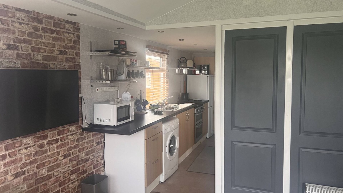 Warden Ski Chalet | 2 Bedroom Chalet Isle of sheppey Holiday Village