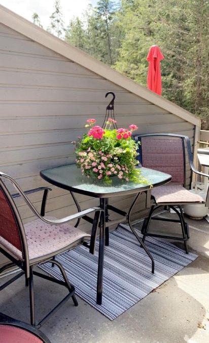 East Kootenay Ski Chalet | 2 Bedroom Chalet for 6