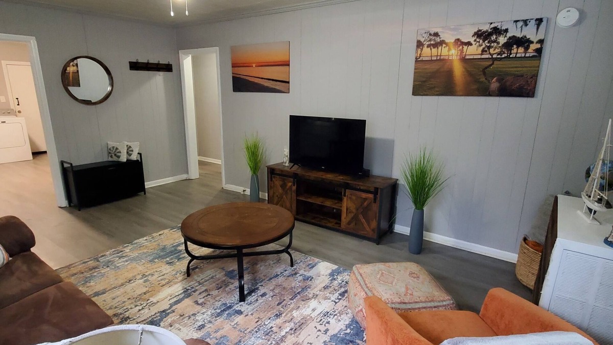 Brunswick House | 2 bedroom Coastal bungalow minutes from St Simons