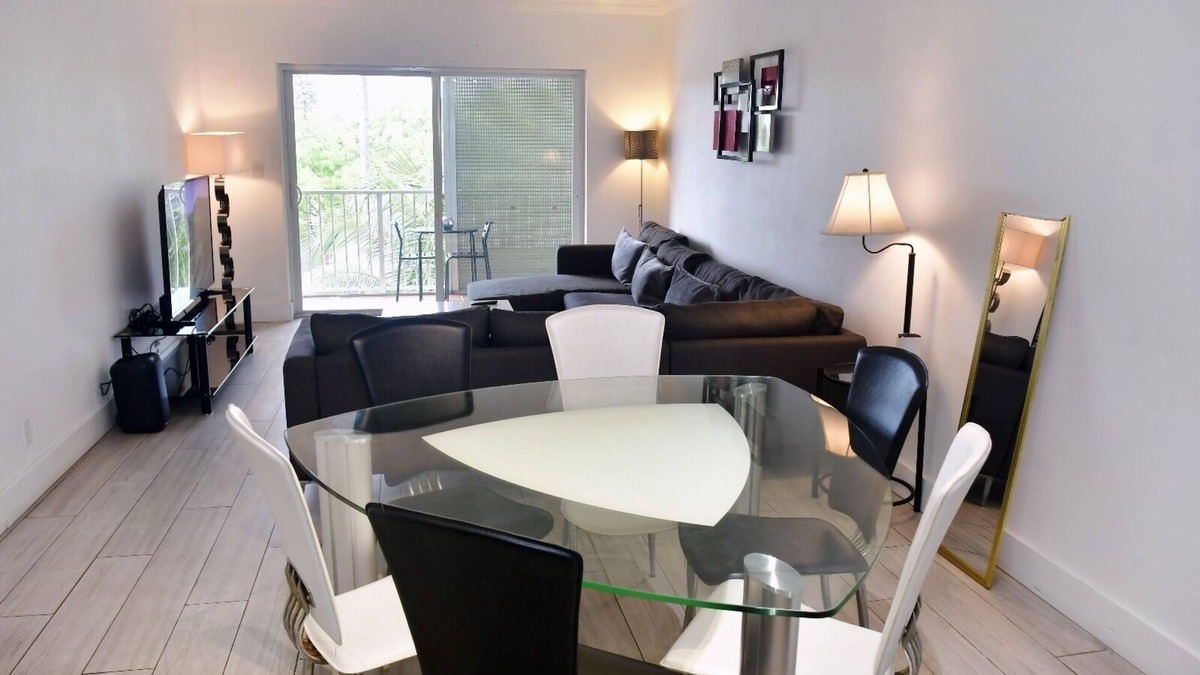 North Miami Beach Condo | 2-bedroom condo free parking with WiFi, AC