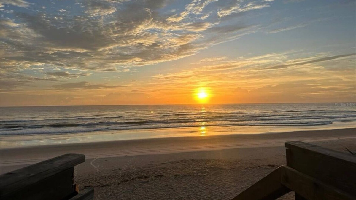 New Smyrna Beach Condo | 2-bedroom condo in terrific New Smyrna Beach with fitness room, AC