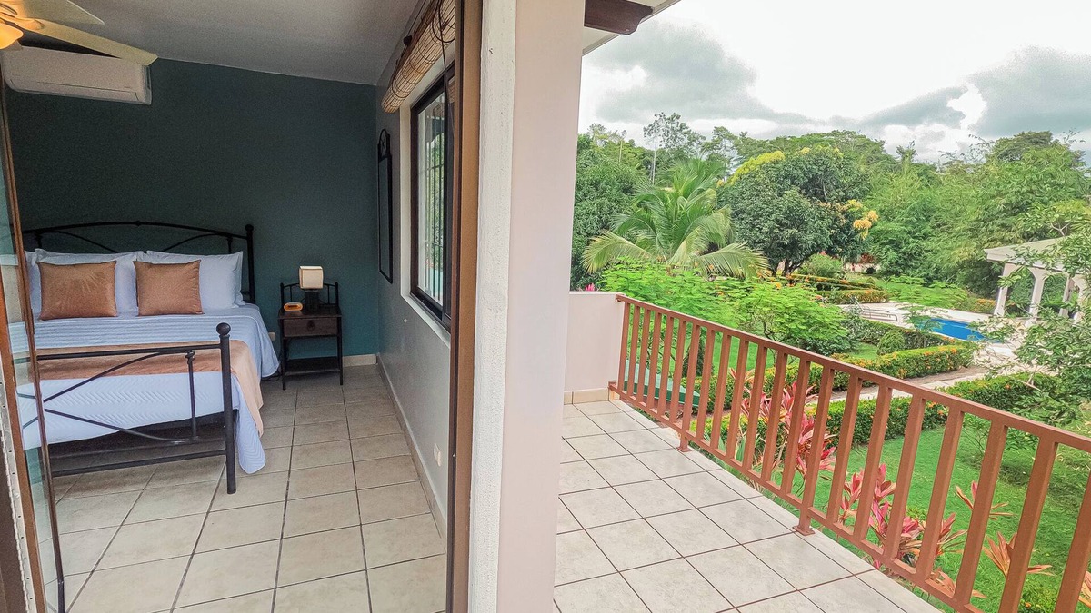 Quepos Condo | 2 bedroom-condo-pool privacy. 5 minutes to Quepos