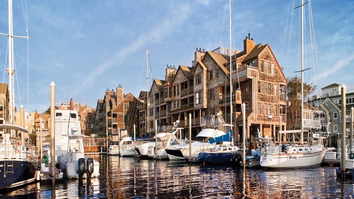 Historic Hill Condo | 2 Bedroom Condo, Sleeps 6, Kitchen, Downtown Newport, on Wyndham Onshore Resort!