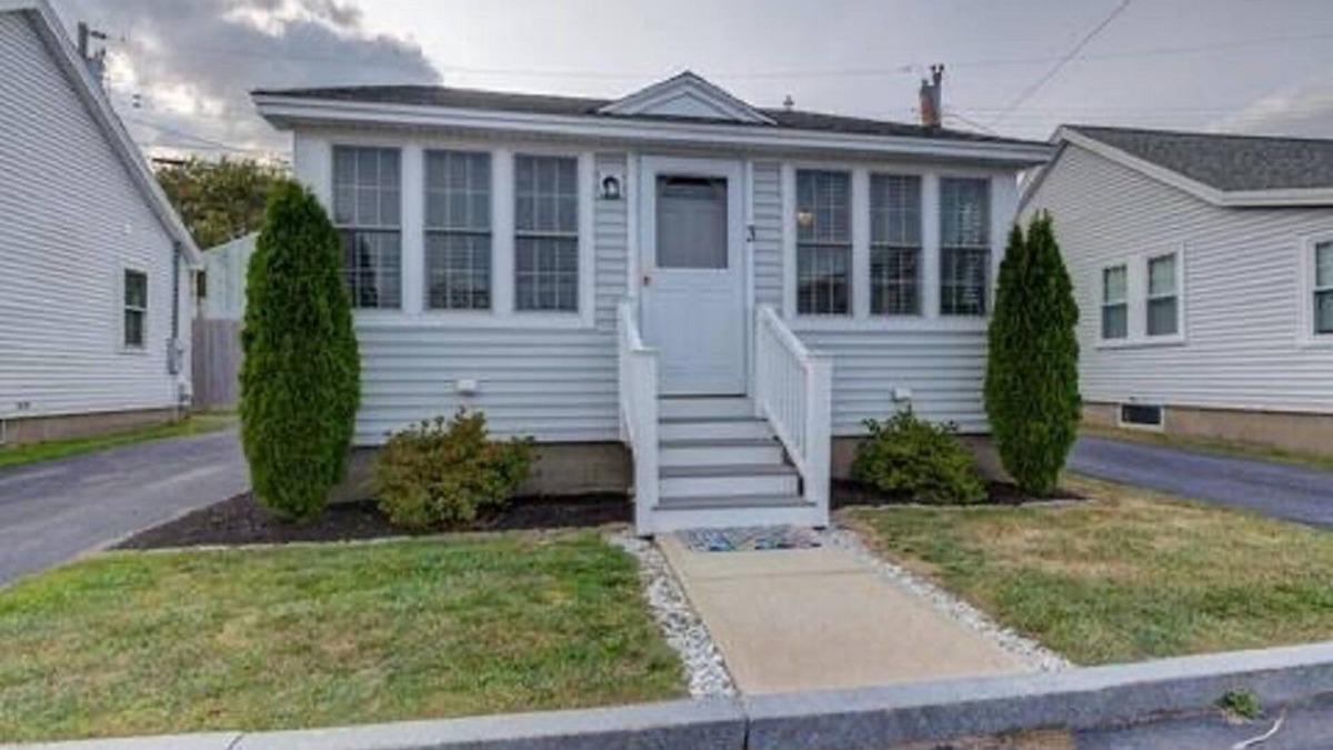 Wells Beach House | 2 Bedroom Condo steps to beautiful Wells Beach!