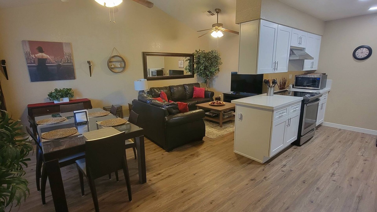 Apache Junction Condo | 2 Bedroom Condo-Mountain Views-Heated Pool