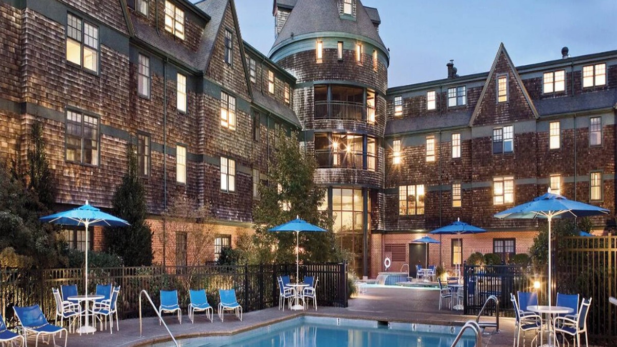 The Point Condo | 2 Bedroom Condo w/Kitchen, Sleeps 6, in Downtown Newport, Long Wharf Resort!