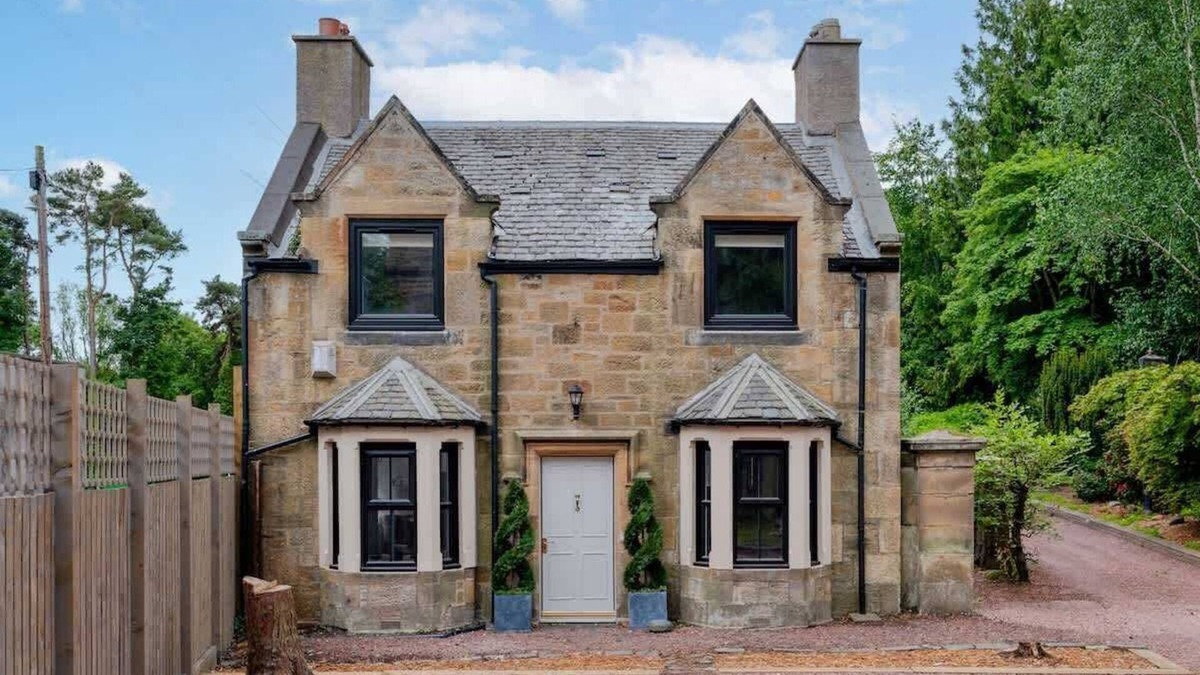 Newbattle House | 2 Bedroom Cottage-Free Parking