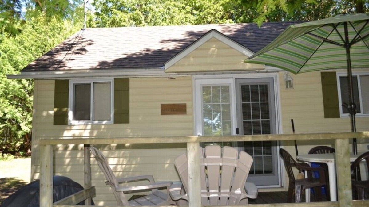 Sauble Beach Cottage | 2 Bedroom cottage in the Heart of Sauble Beach