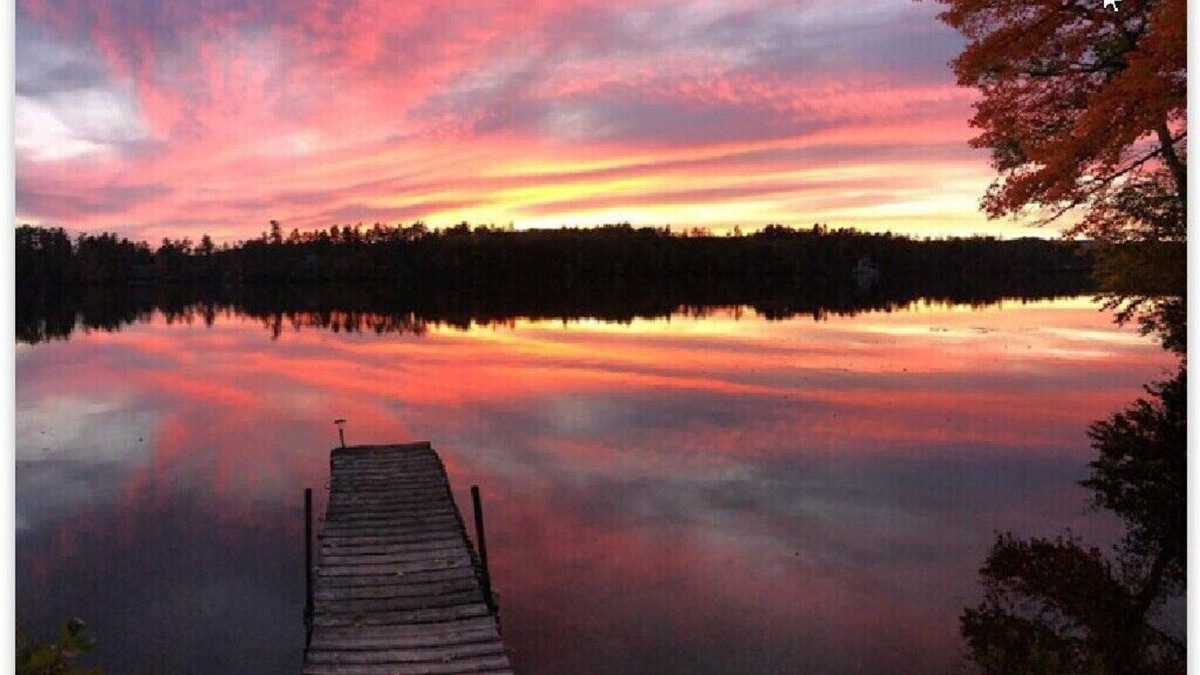 South Sanford Cottage | 2 Bedroom Cottage on the Lake! Sleeps 6