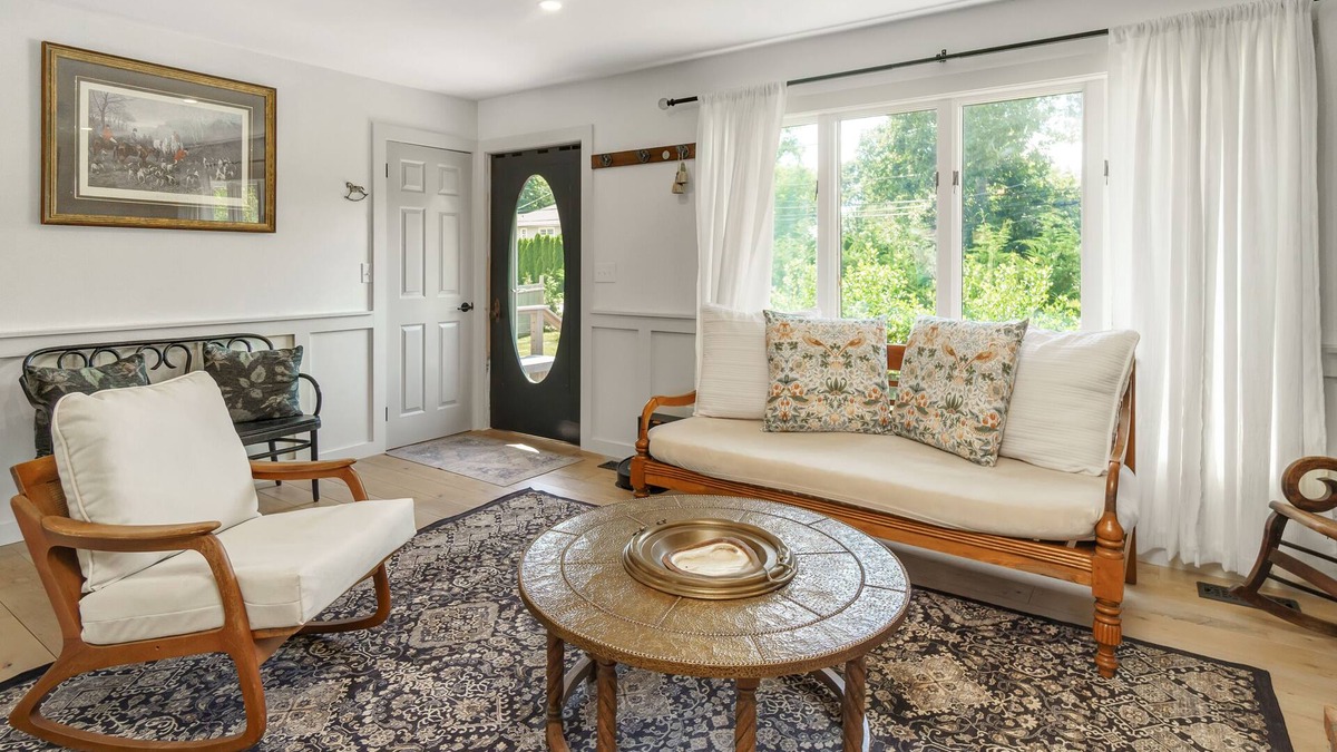 East Hampton Cottage | 2 bedroom cottage-Cozy winter vibes with wood stove and hot tub