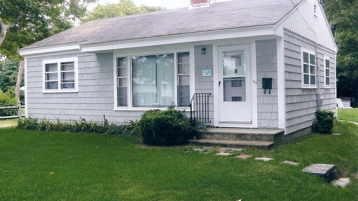 South Yarmouth Cottage | 2 Bedroom Cottage in South Yarmouth - Walk 1,000' to the Beach