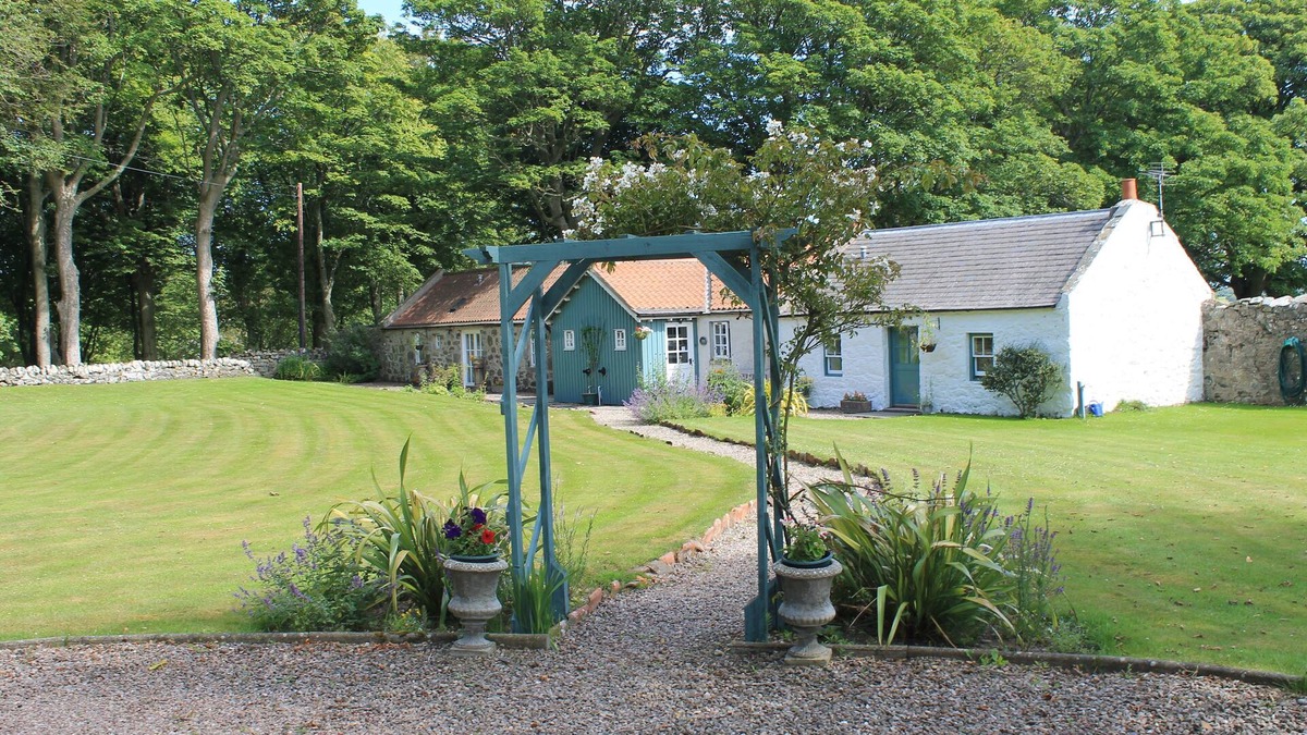 Boyndie Cottage | 2 bedroom cottage, with far reaching views of the garden and open countryside.