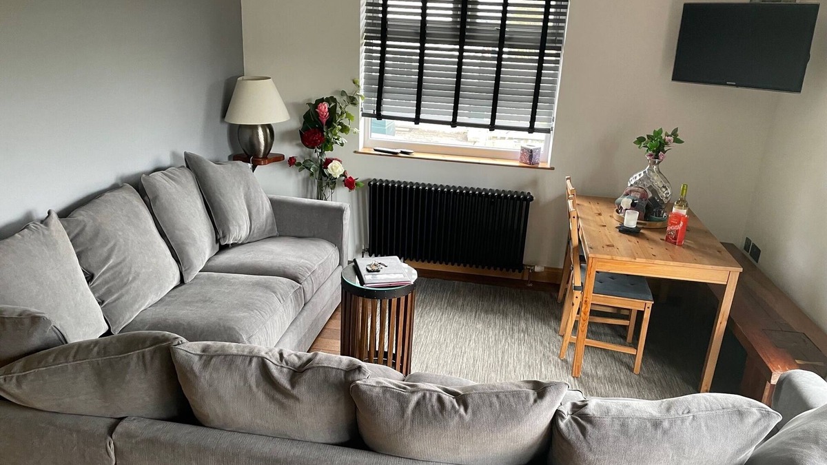 Stornoway Cottage | 2 Bedroom Cottage With Open Views To Rear