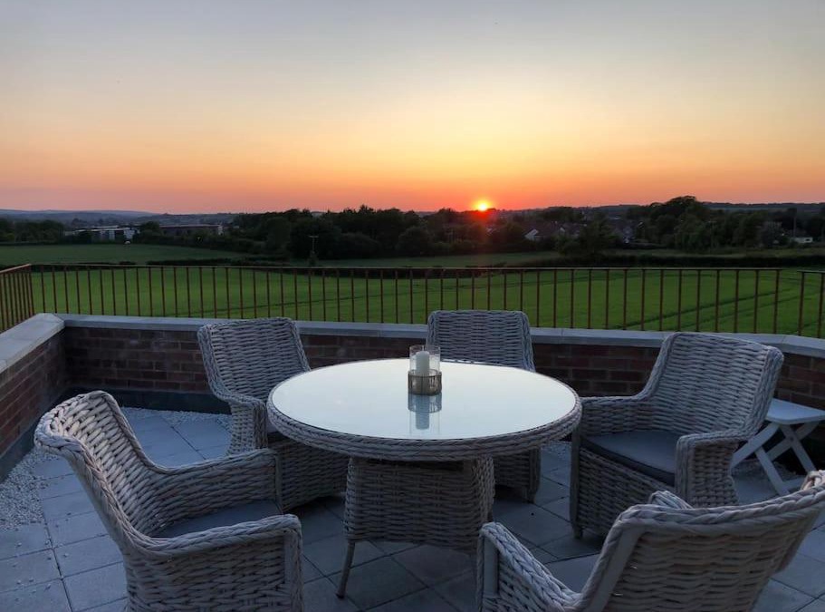 Shoscombe House | 2 Bedroom cottage with Beautiful views over the Mendips