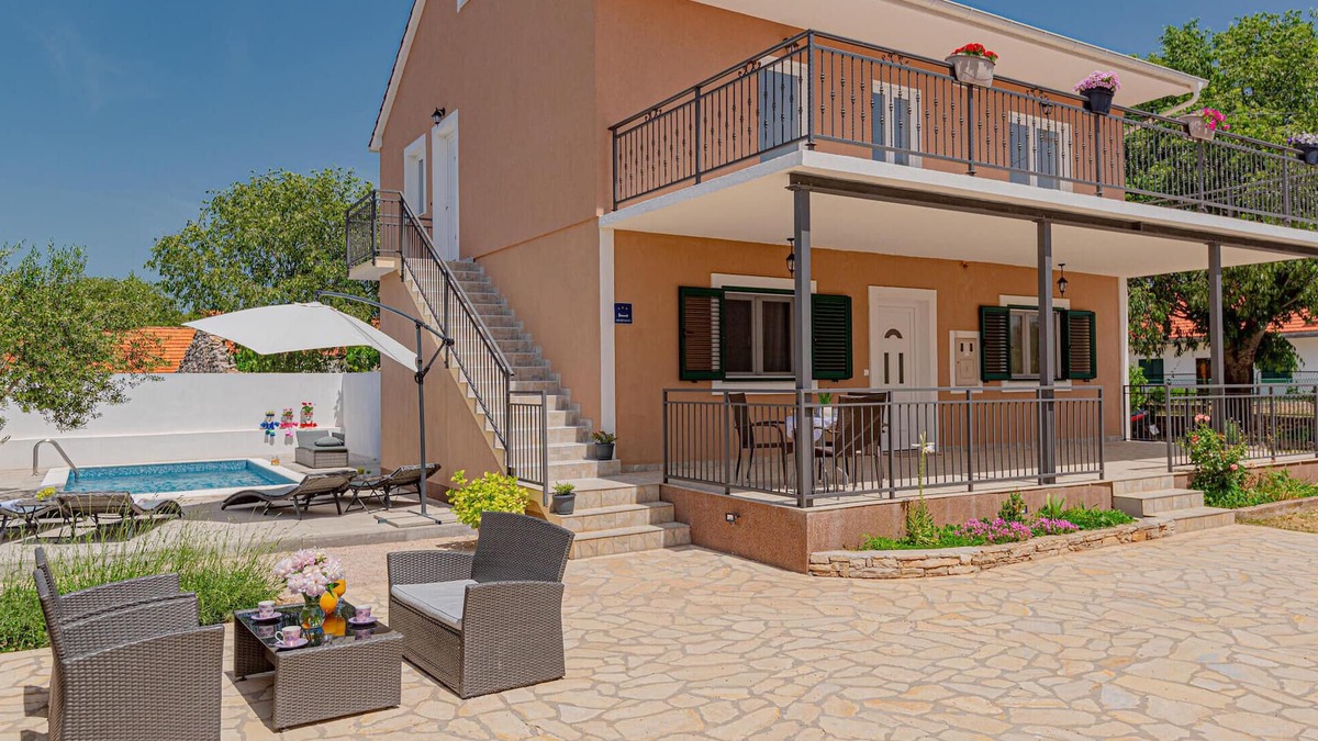 Drnis Apartment | 2 bedroom cozy apartment in Karalic