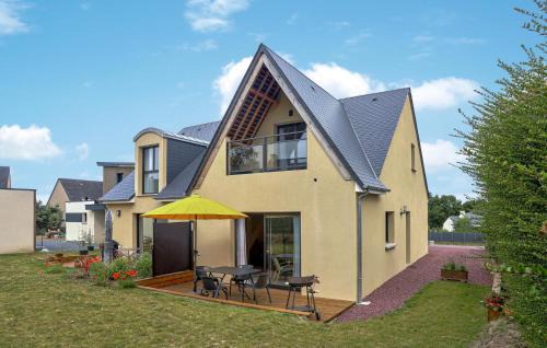 Gouville-sur-Mer House | 2 Bedroom Cozy Home In Gouville-Sur-Mer