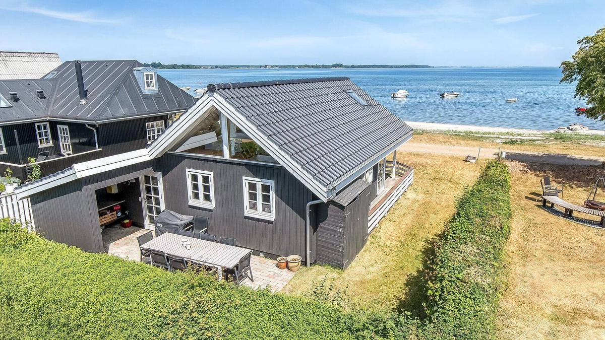 Grønninghoved Strand House | 2 bedroom cozy home in Sjølund