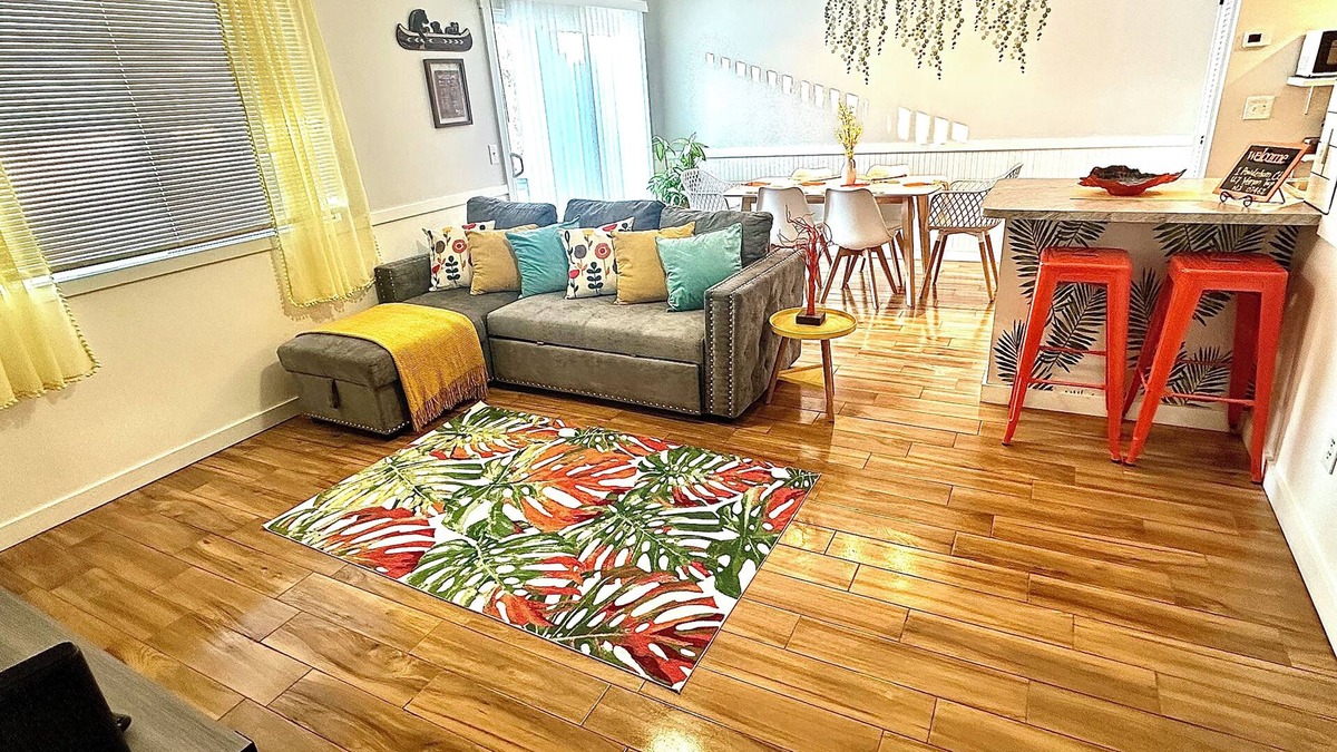 Vernon Condo | 2 bedroom cozy condo with parking on premises