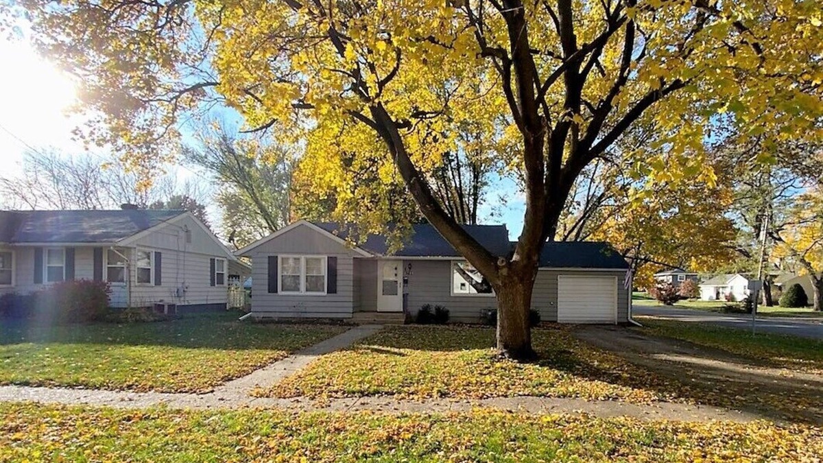 Oregon House | 2 Bedroom Cul De Sac Cottage in Town