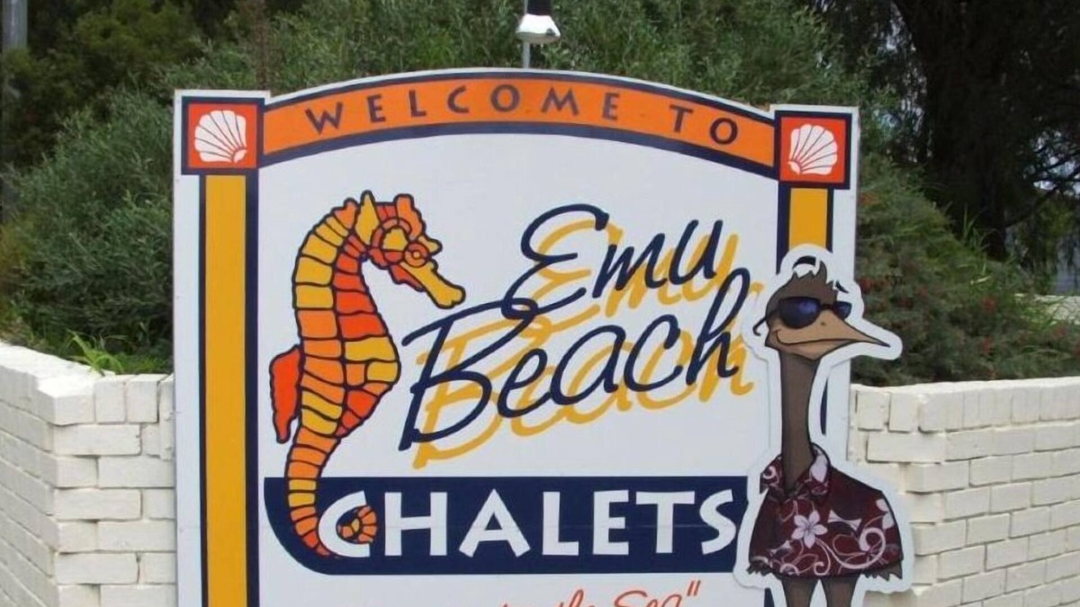 Emu Point Ski Chalet | 2 Bedroom Double Sofa Chalet Emu Beach