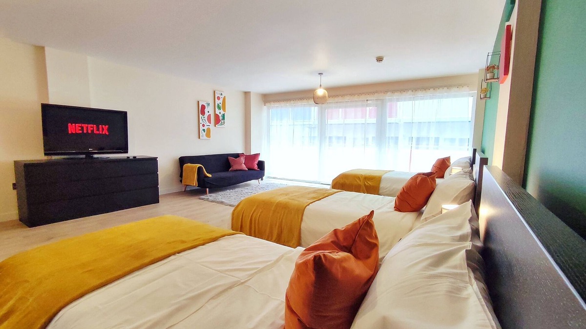 Chapeltown Apartment | 2 Bedroom Duplex Apartment in Leeds City Centre w/King Size Bed
