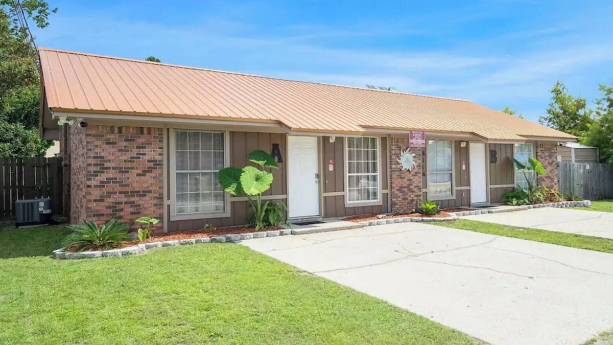 Treasure Cove House | 2 bedroom duplex less than 1 mile from the beach!